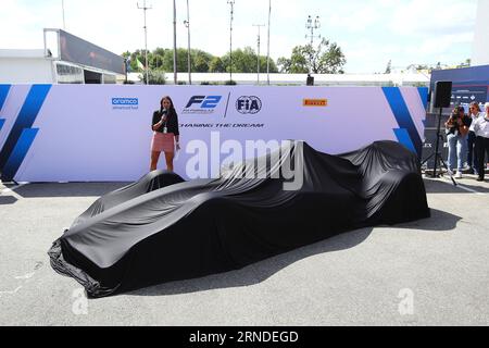 Monza, Italie. 31 août 2023. Laura Winter (présentatrice TV) lors du dévoilement de voitures de nouvelle génération de Formule 2 2024, Grand Prix F1 d'Italie à l'Autodromo Nazionale Monza le 31 août 2023 à Monza, Italie. (Photo de HIGH TWO) crédit : dpa/Alamy Live News Banque D'Images