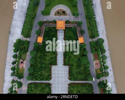 (160518) -- CHANGSHA, 18 mai 2016 -- une photo aérienne prise le 18 mai 2016 montre le pavillon Wangjiang sur l'îlot Juzizhou (îlot Orange) à Changsha, capitale de la province du Hunan en Chine centrale. L'îlot de Juzizhou est un point de repère pittoresque de Changsha.) (lfj) CHINA-HUNAN-CHANGSHA-JUZIZHOU ISLET (CN) LongxHongtao PUBLICATIONxNOTxINxCHN 160518 Changsha Mai 18 2016 à Aerial photo prise LE 18 2016 mai montre le pavillon Wangjiang SUR l'îlot orange de Juzizhou Islet à Changsha capitale de la Chine centrale S Hunan l'îlot de Juzizhou EST un lieu de CHANGSHA lieu de CHANGSHA lieu Hunan C Banque D'Images