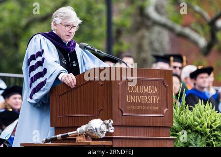 Abschlusszeremonie an der Columbia University in New York (160518) -- NEW YORK, May 18, 2016 -- Lee C. Bollinger, President of Columbia University, addresses the Commencement ceremony of the 262nd Academic Year of Columbia University in New York, the United States on May 18, 2016. More than 15,000 graduates range in age from 18 to 82, including some 1800 international students from more than 100 countries participated in the ceremony here on Wednesday. ) U.S.-NEW YORK-COLUMBIA UNIVERSITY-2016 GRADUATION LixMuzi PUBLICATIONxNOTxINxCHN   Closing Ceremony to the Columbia University in New York 16 Stock Photo