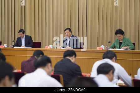 (160519) -- PÉKIN, 19 mai 2016 -- Liu Yunshan (arrière en C), membre du Comité permanent du Bureau politique du Comité central du Parti communiste chinois (PCC), participe à un symposium pour discuter de la mise en œuvre de l'instruction du président chinois Xi Jinping sur le développement de la philosophie et des sciences sociales avec des caractéristiques chinoises, à Beijing, capitale de la Chine, le 19 mai 2016. (Cxy) CHINA-BEIJING-LIU YUNSHAN-SYMPOSIUM (CN) XiexHuanchi PUBLICATIONxNOTxINxCHN 160519 Pékin 19 2016 Mai Liu Yunshan C arrière membre du Comité Thing du Bureau politique du Parti communiste chinois Banque D'Images