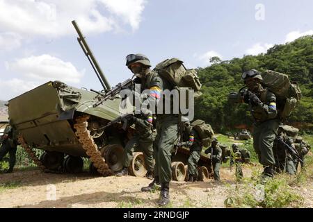 (160520) -- CARACAS, May 19, 2016 -- Soldiers take part in a training session during Venezuelan Defense Minister Vladimir Padrino s inspection of the 311 Mechanised Infantry Battalion Simon Bolivar in the Tiuna Fort, Caracas, capital of Venezuela, on May 19, 2016. Venezuela s Bolivarian National Armed Forces (FANB) will hold military drills during the next two days. Zurimar Campos/) (da) VENEZUELA-CARACAS-DRILL AVN PUBLICATIONxNOTxINxCHN   160520 Caracas May 19 2016 Soldiers Take Part in a Training Session during Venezuelan Defense Ministers Vladimir Padrino S Inspection of The 311 mechanized Stock Photo