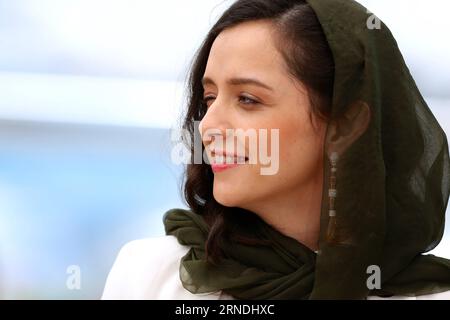 (160521) -- CANNES, 21 mai 2016 -- l'actrice iranienne Taraneh Alidoosti pose le 21 mai 2016 lors d'un photocall pour le film le vendeur (Forushande) au 69e Festival de Cannes à Cannes, dans le sud de la France. FRANCE-CANNES-FILM FESTIVAL-FORUSHANDE-PHOTO CALL JinxYu PUBLICATIONxNOTxINxCHN 160521 Cannes Mai 21 2016 l'actrice iranienne Taraneh Alidoosti pose LE 21 2016 mai lors d'une photo call pour le film le vendeur Forushande AU 69e Festival de Cannes Sud de la France Festival de Cannes Forushande photo call JinxYu PUBLICATIONxNOXNXTxN Banque D'Images