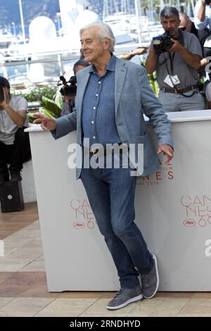 (160521) -- CANNES, 21 mai 2016 -- le réalisateur néerlandais Paul Verhoeven pose le 21 mai 2016 lors d'un photocall pour le film elle au 69e Festival de Cannes à Cannes, dans le sud de la France.) FRANCE-CANNES-FILM FESTIVAL-ELLE-PHOTO CALL JinxYu PUBLICATIONxNOTxINxCHN 160521 Cannes Mai 21 2016 le réalisateur néerlandais Paul Verhoeven pose LE 21 2016 mai lors d'un appel photo pour le film elle AU 69e Festival de Cannes à Cannes Sud de la France Festival de Cannes elle photo call JinxYu PUBLICATIONxNOTxINxCHN Banque D'Images