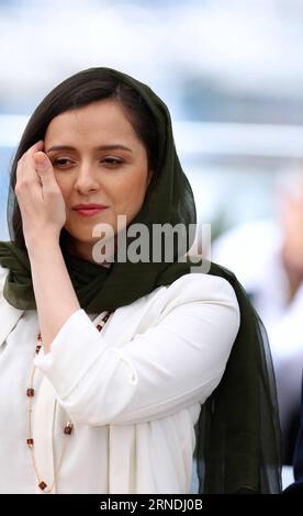 (160521) -- CANNES, 21 mai 2016 -- l'actrice iranienne Taraneh Alidoosti pose le 21 mai 2016 lors d'un photocall pour le film le vendeur (Forushande) au 69e Festival de Cannes à Cannes, dans le sud de la France. FRANCE-CANNES-FILM FESTIVAL-FORUSHANDE-PHOTO CALL JinxYu PUBLICATIONxNOTxINxCHN 160521 Cannes Mai 21 2016 l'actrice iranienne Taraneh Alidoosti pose LE 21 2016 mai lors d'une photo call pour le film le vendeur Forushande AU 69e Festival de Cannes Sud de la France Festival de Cannes Forushande photo call JinxYu PUBLICATIONxNOXNXTxN Banque D'Images