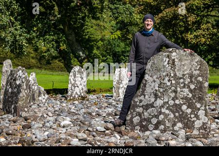 Kilmartin, Argyll, Écosse, Royaume-Uni, 01 septembre 2023, ouverture du musée Kilmartin Aperçu : Kilmartin est une région avec une riche concentration de monuments préhistoriques et de sites historiques. Photo : le Dr Aaron Watson, archéologue, explique Temple Wood Stone Circle. Crédit : Sally Anderson/Alamy Live News Banque D'Images