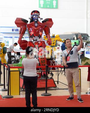 (160522) -- HARBIN, May 22, 2016 -- A visitor takes a selfie in front of a giant robot with a Peking Opera mask at the 16th China International Equipment Manufacturing Exposition (CHIME) that opened in Harbin, capital of northwest China s Heilongjiang Province, May 22, 2016. ) (cxy) CHINA-HARBIN-EQUIPMENT MANUFACTURING EXPO (CN) WangxKai PUBLICATIONxNOTxINxCHN   160522 Harbin May 22 2016 a Visitor Takes a Selfie in Front of a Giant Robot With a Beijing Opera Mask AT The 16TH China International Equipment Manufacturing Exposure Chim Thatcher opened in Harbin Capital of Northwest China S Heilong Stock Photo