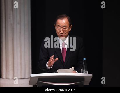 Un-Nothilfegipfel à Istanbul (160523) -- ISTANBUL, le 23 mai 2016 -- le Secrétaire général des Nations Unies Ban Ki-moon prononce un discours lors d'un événement spécial de lancement du Grand Bargain lors du Sommet humanitaire mondial à Istanbul, en Turquie, le 23 mai 2016. Le Secrétaire général des Nations Unies Ban Ki-moon a lancé lundi un programme visant à améliorer de manière significative l efficacité de l aide humanitaire, dans le cadre des efforts visant à combler le déficit de financement, lors du premier Sommet humanitaire mondial. TURQUIE-ISTANBUL-WORLD HUMANITARIAN SUMMIT-BAN KI-MOON HexCanling PUBLICATIONxNOTxINxCHN un Nothilfegipfel à Istanbul 1605 Banque D'Images