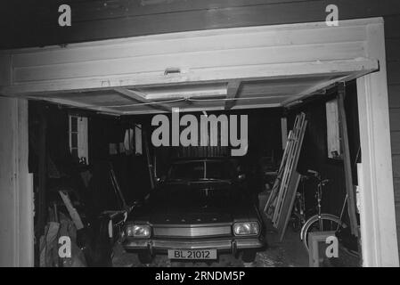 Actual 01 - 2 - 1974 : Voici Jens Evensen- comme la foudre de pétrole! Tout le chef du pétrole norvégien, Jens Evensen, a réussi l'incroyable : rester populaire malgré les injonctions et les restrictions. Aujourd'hui, un ministre du Commerce doit aussi agir comme ministre d'action. Ensuite, il prolonge également la journée de travail de la moitié de la nuit. Nous nous sommes fatigués juste de le suivre de tôt le matin à tard dans la nuit. Photo : Ivar Aaserud / Aktuell / NTB ***PHOTO NON TRAITÉE*** ce texte a été traduit automatiquement! Banque D'Images