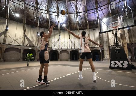 AMSTERDAM - Arvin Slagter, Worthy de et Jong et se disputent lors de la réunion de presse des FIBA 3x3 World Tour Masters. ANP OLAF KRAAK pays-bas sorti - belgique sorti Banque D'Images