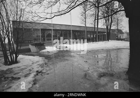 Actuel 06 - 2 - 1974 : la culture pour Allit a coûté NOK 27 millions, l'Ibsenhuset à Skien. Un bâtiment pour le concept élargi de culture. Avec de l'espace pour toutes sortes d'activités. Une maison pour enfants, adolescents et adultes. Un endroit où être - qui attire. Photo : Aage Storløkken / Aktuell / NTB ***PHOTO NON TRAITÉE*** ce texte a été traduit automatiquement! Banque D'Images