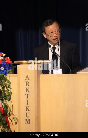 L’ambassadeur de Chine en Finlande, Yu Qingtai, prononce un discours liminaire lors du quatrième Symposium de coopération sino-nordique dans l’Arctique, à Rovaniemi, en Finlande, le 7 juin 2016. Les représentants chinois qui assistent à un symposium en cours dans le nord de la Finlande ont fait savoir clairement qu’ils sont prêts à travailler avec les parties prenantes pour atteindre l’objectif de bâtir une région arctique durable. Le quatrième Symposium de coopération sino-nordique dans l'Arctique a lieu cette semaine à Rovaniemi, la capitale de la Laponie finlandaise, une région de l'extrême nord habitée par une combinaison de groupes ethniques, y compris l'autochtone Sami pe de l'Arctique Banque D'Images