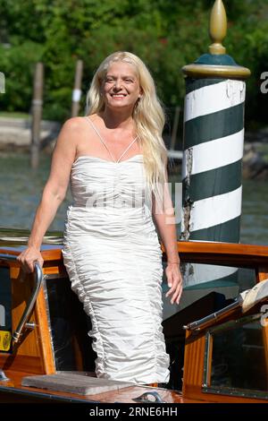 Venise, Italie. 01 septembre 2023. Angela Schanelec arrive au quai de l'Hôtel Excelsior sur le Lido de Venise pour le 80e Festival du film de Venise 2023. Crédit : SOPA Images Limited/Alamy Live News Banque D'Images