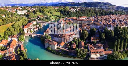 Vieille ville de Berne - capitale de la Suisse. vue panoramique aérienne du drone. Destinations suisses Banque D'Images