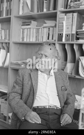 Réel 26 - 1 - 1974 : J'ai été détruit par empoisonnement Gunnar Olsen est descendu dans le réservoir d'un navire pour pulvériser une substance nouvelle et inconnue il y a plus de huit ans. Depuis lors, il est malade et incapable de travailler, mais il n'a jamais reçu de compensation. Les doutes sur la cause de la maladie d'un travailleur profitent presque toujours aux personnes au pouvoir. Photo : Aage Storløkken / Aktuell / NTB ***PHOTO NON TRAITÉE*** ce texte a été traduit automatiquement! Banque D'Images