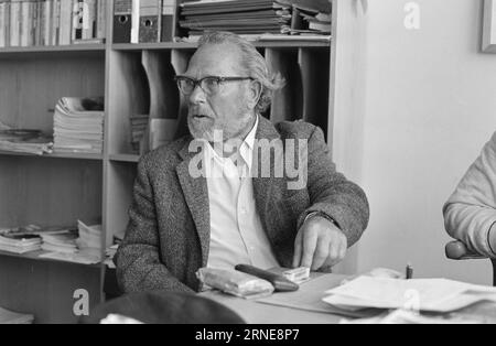 Réel 26 - 1 - 1974 : J'ai été détruit par empoisonnement Gunnar Olsen est descendu dans le réservoir d'un navire pour pulvériser une substance nouvelle et inconnue il y a plus de huit ans. Depuis lors, il est malade et incapable de travailler, mais il n'a jamais reçu de compensation. Les doutes sur la cause de la maladie d'un travailleur profitent presque toujours aux personnes au pouvoir. Photo : Aage Storløkken / Aktuell / NTB ***PHOTO NON TRAITÉE*** ce texte a été traduit automatiquement! Banque D'Images