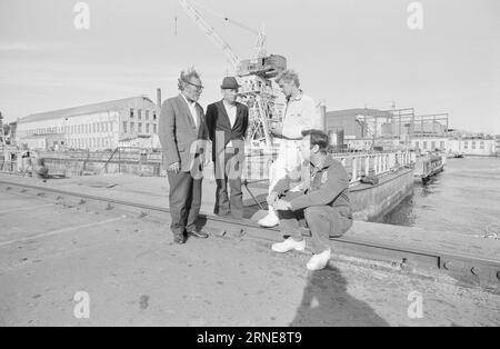 Réel 26 - 1 - 1974 : J'ai été détruit par empoisonnement Gunnar Olsen est descendu dans le réservoir d'un navire pour pulvériser une substance nouvelle et inconnue il y a plus de huit ans. Depuis lors, il est malade et incapable de travailler, mais il n'a jamais reçu de compensation. Les doutes sur la cause de la maladie d'un travailleur profitent presque toujours aux personnes au pouvoir. Photo : Aage Storløkken / Aktuell / NTB ***PHOTO NON TRAITÉE*** ce texte a été traduit automatiquement! Banque D'Images