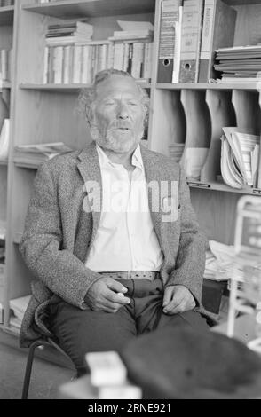 Réel 26 - 1 - 1974 : J'ai été détruit par empoisonnement Gunnar Olsen est descendu dans le réservoir d'un navire pour pulvériser une substance nouvelle et inconnue il y a plus de huit ans. Depuis lors, il est malade et incapable de travailler, mais il n'a jamais reçu de compensation. Les doutes sur la cause de la maladie d'un travailleur profitent presque toujours aux personnes au pouvoir. Photo : Aage Storløkken / Aktuell / NTB ***PHOTO NON TRAITÉE*** ce texte a été traduit automatiquement! Banque D'Images