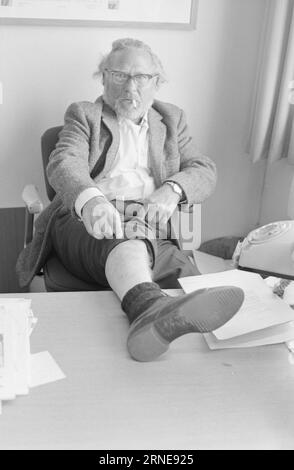 Réel 26 - 1 - 1974 : J'ai été détruit par empoisonnement Gunnar Olsen est descendu dans le réservoir d'un navire pour pulvériser une substance nouvelle et inconnue il y a plus de huit ans. Depuis lors, il est malade et incapable de travailler, mais il n'a jamais reçu de compensation. Les doutes sur la cause de la maladie d'un travailleur profitent presque toujours aux personnes au pouvoir. Photo : Aage Storløkken / Aktuell / NTB ***PHOTO NON TRAITÉE*** ce texte a été traduit automatiquement! Banque D'Images