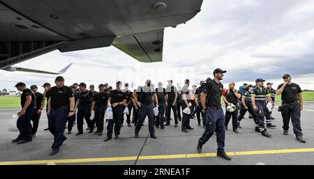 Prague, République tchèque. 01 septembre 2023. Retour des pompiers de Grèce à l'aéroport de Prague Kbely, République tchèque, 1 septembre 2023. Crédit : vit Simanek/CTK photo/Alamy Live News Banque D'Images