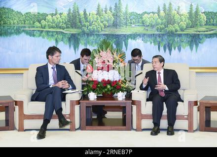 (160616) -- PÉKIN, le 16 juin 2016 -- le conseiller d'État chinois et ministre de la sécurité publique Guo Shengkun (R, front) rencontre Erik Akerboom, commissaire de la police néerlandaise, à Pékin, capitale de la Chine, le 16 juin 2016. )(MCG) CHINA-BEIJING-GUO SHENGKUN-NETHERLANDS MEETING (CN) ZhangxLing PUBLICATIONxNOTxINxCHN 160616 Beijing juin 16 2016 Réunion des conseillers d'Etat et ministres chinois de la sécurité publique Guo Shengkun r Front avec Erik Commissaire de la police néerlandaise à Beijing capitale chinoise juin 16 2016 mcg Chine Beijing Guo Shengkun pays-Bas Réunion CN ZhangxLing PUBLICA Banque D'Images