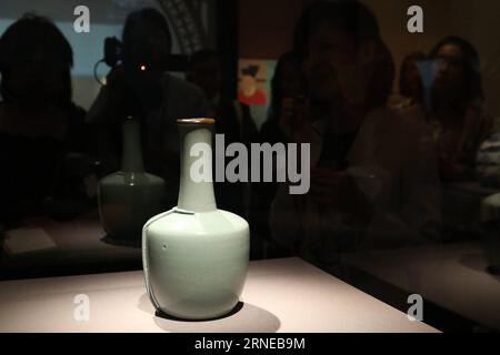 Photo taken on June 15, 2016 shows a Northern Song dynasty official Ru vase displayed in the Asian Art Museum of San Francisco, the United States. The Asian Art Museum of San Francisco put on a media preview of its exhibition Emperors Treasures: Chinese Art From Taipei Palace Museum on Wednesday. The exhibition will present about 150 imperial artworks spanning the Song dynasty in the early 12th century to the Qing dynasty in the early 20th century between June 17 to September 18, 2016, with most of the pieces appearing for the first time in America. ) U.S.-SAN FRANCISCO-ASIAN ART MUSEUM-EXHIBI Stock Photo