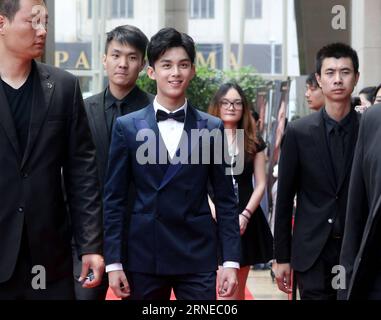 (160617) -- SHANGHAI, June 17, 2016 -- Chinese actor Wu Lei (3rd L), who will co-star with British actor Orlando Bloom in their film S.M.A.R.T Chase, attends a press conference during the 19th Shanghai International Film Festival in Shanghai, east China, June 17, 2016. Orlando will co-star with several Chinese actors in the film that would be shot completely in Shanghai. ) (zhs) CHINA-SHANGHAI-FILM-ORLANDO BLOOM (CN) LiuxYing PUBLICATIONxNOTxINxCHN   160617 Shanghai June 17 2016 Chinese Actor Wu Lei 3rd l Who will Co Star With British Actor Orlando Bloom in their Film S M a r T Chase Attends a Banque D'Images