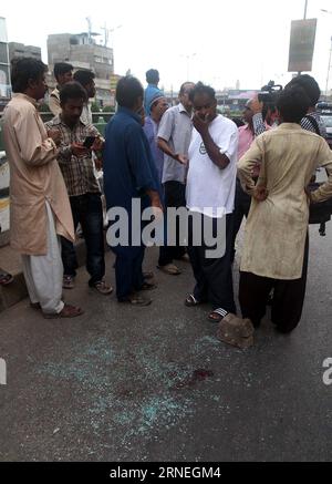 Pakistan: Schüsse in Karachi (160622) -- KARACHI, June 22, 2016 -- People gather at the shootout site in southern Pakistani port city of Karachi, June 22, 2016. Three people including famous Sufi singer Amjad Sabri were killed in firing on their vehicle in Karachi on Wednesday afternoon, local media and officials said. ) PAKISTAN-KARACHI-GUNMEN-ATTACK Arshad PUBLICATIONxNOTxINxCHN   Pakistan Shots in Karachi 160622 Karachi June 22 2016 Celebrities gather AT The shootout Site in Southern Pakistani Port City of Karachi June 22 2016 Three Celebrities including Famous Sufi Singer Amjad Sabri Were Stock Photo