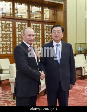 (160625) -- PÉKIN, le 25 juin 2016 -- Zhang Dejiang (R), président du Comité permanent du Congrès populaire national de Chine, rencontre le président russe Vladimir Poutine à Pékin, capitale de la Chine, le 25 juin 2016. (lfj) CHINA-BEIJING-ZHANG DEJIANG-POUTINE-MEETING (CN) LixXueren PUBLICATIONxNOTxINxCHN 160625 Beijing juin 25 2016 Zhang Dejiang r Président du Comité Thing du Congrès national des célébrités S de Chine rencontre le Président russe Vladimir Poutine à Beijing capitale de la Chine juin 25 2016 lfj Chine Beijing Zhang Dejiang Poutine Réunion CN LixXueren PUBLICATIXueren PUBLICATIxNOxNXUERN Banque D'Images