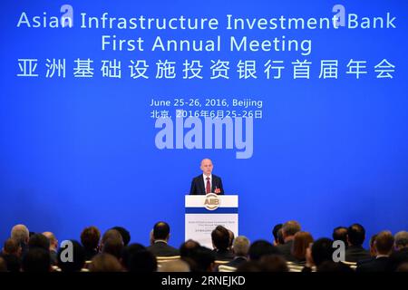 (160625) -- BEIJING, le 25 juin 2016 -- le ministre polonais des Finances, Pawel Szalamacha, prend la parole lors de la cérémonie d'ouverture de la première réunion annuelle du Conseil des gouverneurs de la Banque asiatique d'investissement dans les infrastructures (AIIB) à Beijing, capitale de la Chine, le 25 juin 2016. (lfj) CHINA-BEIJING-AIIB-ANNUAL MEETING (CN) LixXin PUBLICATIONxNOTxINxCHN 160625 Beijing juin 25 2016 les ministres polonais des Finances Pavel Szalamacha prennent la parole LORS de la cérémonie d'ouverture de la première réunion annuelle du Conseil des gouverneurs de la Banque asiatique d'investissement pour les infrastructures AIIB à Beijing capitale chinoise juin 25 2016 lfj Chine Banque D'Images