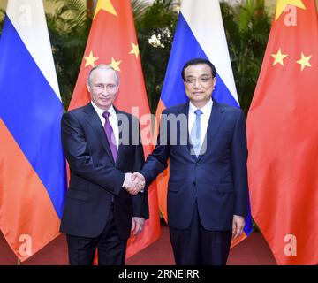 (160625) -- PÉKIN, le 25 juin 2016 -- le premier ministre chinois Li Keqiang (R) rencontre le président russe Vladimir Poutine au Grand Hall du peuple à Pékin, capitale de la Chine, le 25 juin 2016.) (Yxb/zkr) CHINA-LI KEQIANG-VLADIMIR POUTINE-MEETING(CN) LixXueren PUBLICATIONxNOTxINxCHN 160625 Beijing juin 25 2016 le Premier ministre chinois a quitté Keqiang r rencontre le président russe Vladimir Poutine AU Grand Hall des célébrités à Beijing capitale de la Chine juin 25 2016 yxb CCR Chine a quitté Keqiang Vladimir Poutine Réunion CN LixXATueren Banque D'Images