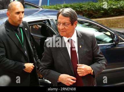 (160628) -- BRUXELLES, le 28 juin 2016 -- le président chypriote Nicos Anastasiades(R) arrive au sommet de l'UE à Bruxelles, Belgique, le 28 juin 2016. SOMMET BELGIQUE-BRUXELLES-UE GongxBing PUBLICATIONxNOTxINxCHN 160628 Bruxelles juin 28 2016 le président chypriote Nicos Anastasiades r arrive au sommet de l'UE À Bruxelles Belgique LE 28 2016 juin Belgique Bruxelles Sommet de l'UE GongxBing PUBLICATIONxNOTxINxCHN Banque D'Images