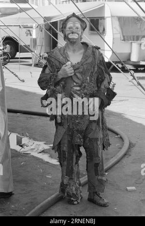 Actual 22 - 4 - 1974 : Junior chez LineElephant tamer Arild Arnardo - maintenant aussi comme clown. Il a repris le numéro de la célèbre Linon avec beaucoup de talent. Photo : Ivar Aaserud / Aktuell / NTB ***PHOTO NON TRAITÉE*** ce texte a été traduit automatiquement! Banque D'Images