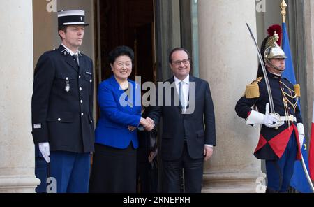 PARIS, le 30 juin 2016 -- le vice-premier ministre chinois Liu Yandong (2e à gauche) serre la main du président français François Hollande (2e à droite) à Paris, France, le 30 juin 2016. FRANCE-PARIS-LIU YANDONG-HOLLANDE-MEETING XuxJinquan PUBLICATIONxNOTxINxCHN Paris juin 30 2016 visite du vice-premier ministre chinois Liu Yandong 2e l serre la main du président français François Hollande 2e r à Paris France juin 30 2016 France Paris Liu Yandong Hollande Meeting XuxJinquan PUBLICATIONxNOTxINxINXCHN Banque D'Images