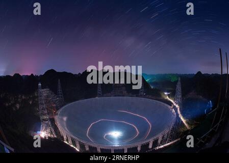 (160703) -- PÉKIN, 3 juillet 2016 -- la photo prise le 27 juin 2016 montre le télescope sphérique à ouverture de cinq cents mètres, ou RAPIDE, la nuit dans le comté de Pingtang, dans la province du Guizhou du sud-ouest de la Chine. La construction du plus grand télescope du monde a RAPIDEMENT commencé en mars 2011. Le télescope sera utilisé pour détecter et recueillir des signaux et des données provenant de l ' univers. (wx) CHOIX HEBDOMADAIRES DE XINHUA PHOTO LiuxXu PUBLICATIONxNOTxINxCHN 160703 Pékin juillet 3 2016 photo prise LE 27 2016 juin montre le télescope sphérique à ouverture de cinq cents mètres ou presque LA nuit dans le comté de Ping Tang Sud-Ouest de la Chine S G Banque D'Images