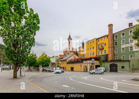Passau, Allemagne - 21 juillet 2023 : vue de maisons colorées sur srteet, Passau, Bavière, Allemagne. Banque D'Images