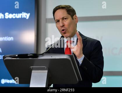 (160714) -- WASHINGTON, le 14 juillet 2016 -- Tom Frieden, directeur des Centers for Disease Control and Prevention (CDC) des États-Unis, prend la parole lors d'une discussion sur Zika, les Jeux olympiques et la sécurité sanitaire mondiale à Washington le 13 juillet 2016. Mercredi, le CDC a minimisé la crainte que les Jeux olympiques de Rio aident à propager le virus Zika dans le monde entier. États-Unis-WASHINGTON-ZIKA-RIO OLYMPICS BaoxDandan PUBLICATIONxNOTxINxCHN 160714 Washington juillet 14 2016 Directeur des centres de contrôle et de prévention des maladies CDC Tom Peace prend la parole lors d'une discussion SUR Zika les Jeux Olympiques et la sécurité sanitaire mondiale à Washington Ju Banque D'Images