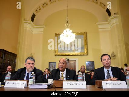 (160714) -- WASHINGTON D.C., 14 juillet 2016 -- le chef de la sécurité intérieure des États-Unis, Jeh Johnson(C), témoigne devant le Comité de la sécurité intérieure de la Chambre sur Capitole à Washington D.C., capitale des États-Unis, le 14 juillet 2016. Le chef de la sécurité intérieure des États-Unis, Jeh Johnson, a averti jeudi de possibles violences lors de la prochaine convention nationale républicaine. Bao Dandan) U.S.-WASHINGTON D.C.-HOMELAND SECURITY-FBI-HEARING BaoxxDandan PUBLICATIONxNOTxINxCHN 160714 Washington D C juillet 14 2016 le chef de la sécurité intérieure de l'Université Jeh Johnson C témoigne devant le Comité de la sécurité intérieure de la Chambre SUR Capito Banque D'Images