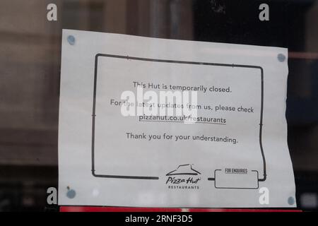 Maidenhead, Berkshire, Royaume-Uni. 1 septembre 2023. Le restaurant Pizza Hut à Maidenhead n’a pas rouvert depuis sa fermeture pendant la pandémie de Covid-19. Crédit : Maureen McLean/Alamy Live News Banque D'Images