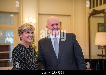 (160719) -- CANBERRA, le 19 juillet 2016 -- Julie Bishop (à gauche) prête serment à titre de ministre australienne des Affaires étrangères lors d'une cérémonie organisée par le gouverneur général Peter Cosgrove à la Government House à Canberra, en Australie, le 19 juillet 2016.) (zcc) AUSTRALIE-CANBERRA-NOUVEAU CABINET-ASSERMENTÉ À XuxHaijing PUBLICATIONxNOTxINxCHN 160719 Canberra juillet 19 2016 Julie Bishop prête serment en tant que ministres australiens des Affaires étrangères LORS d'une cérémonie du gouverneur général Peter Cosgrove AU Government House à Canberra Australie juillet 19 2016 ZCC Australie Canberra Nouveau cabinet assermenté À XuxHaijing PUBLICATIONxNOTxNOTxINxCHN Banque D'Images