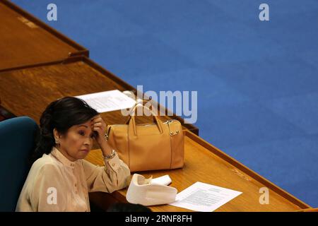 (160725) -- QUEZON, le 25 juillet 2016 -- l'ancienne présidente des Philippines Gloria Macapagal Arroyo, qui est actuellement députée à la Chambre des représentants, assiste à l'ouverture du 17e Congrès des Philippines à Quezon City, Philippines, le 25 juillet 2016. Arroyo a marché libre jeudi dernier après qu'une Cour suprême ait ordonné sa libération immédiate après presque quatre ans de détention. (nxl) PHILIPPINES-QUEZON CITY-CONGRESS-ARROYO RouellexUmali PUBLICATIONxNOTxINxCHN 160725 Quezon juillet 25 2016 ancienne présidente des Philippines Gloria Macapagal Arroyo, actuellement députée à la Chambre des représentants Banque D'Images