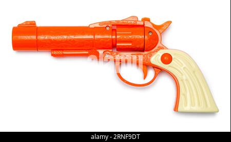 Orange Toy Pistol découpé sur blanc. Banque D'Images