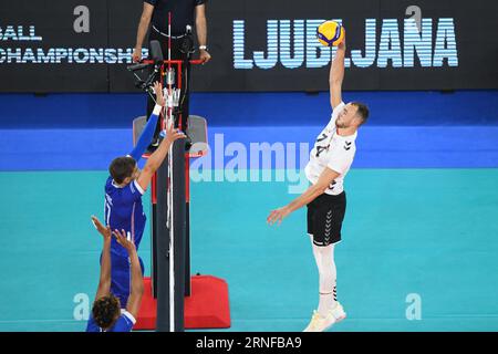 Moritz Karlitzek (Allemagne) contre la France. Championnat du monde de volleyball 2022. Ronde de 16 Banque D'Images