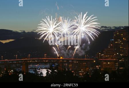 (160731) -- VANCOUVER, le 30 juillet 2016 -- l'équipe américaine de Disney expose ses feux d'artifice à la 26e célébration de la lumière de Vancouver à Vancouver, Canada, le 30 juillet 2016. L'équipe de feux d'artifice des États-Unis de Florida Disneyland a présenté ses feux d'artifice comme le dernier spectacle de la 26e célébration de la lumière de Vancouver. )(axy) CANADA-VANCOUVER-FIREWORKS LiangxSen PUBLICATIONxNOTxINxCHN 160731 Vancouver 30 2016 juillet l'équipe des feux d'artifice Disney des États-Unis expose ses feux d'ARTIFICE À la 26e célébration de la lumière de Vancouver Canada 30 2016 juillet l'équipe des feux d'artifice des États-Unis de Floride Disne Banque D'Images