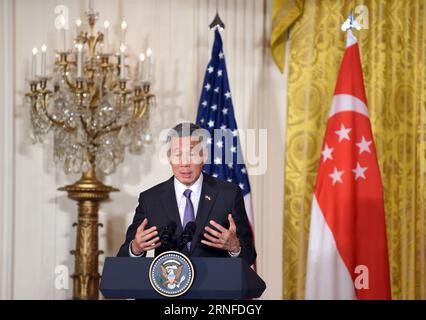 (160802) -- WASHINGTON D.C., 2 août 2016 -- le Premier ministre de Singapour Lee Hsien Loong s'exprime lors d'une conférence de presse conjointe avec le président américain Barack Obama (non vu) à la Maison Blanche à Washington D.C., capitale des États-Unis, le 2 août 2016. A l’invitation du président américain Barack Obama, le Premier ministre de Singapour Lee Hsien Loong a effectué mardi une visite officielle à la Maison Blanche pour célébrer le 50e anniversaire des relations diplomatiques entre les deux pays. États-Unis-WASHINGTON D.C.-OBAMA-SINGAPOUR-PM-PRESS CONFERENCE BaoxDandan PUBLICATIONxNOTxINxCHN 160802 Washington D C août Banque D'Images