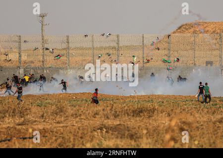 Gaza, Gaza, Palestine. 1 septembre 2023. Les manifestants palestiniens fuient après avoir été utilisés avec des bombes lacrymogènes (crédit image : © Saher Alghorra/ZUMA Press Wire) À USAGE ÉDITORIAL SEULEMENT! Non destiné à UN USAGE commercial ! Banque D'Images