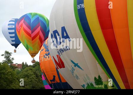 1 septembre 2023, Nove Mesto nad Metuji, République tchèque : une collection des 32 montgolfières se prépare à décoller tôt le matin dans la ville de Nove Mesto nad Metuji. Les ballonnistes de la République tchèque se rassemblent cette année pour ce qui est le plus grand événement de montgolfières '5th Balloons over Rozkos Lake' en République tchèque. (Image de crédit : © Slavek Ruta/ZUMA Press Wire) USAGE ÉDITORIAL SEULEMENT! Non destiné à UN USAGE commercial ! Banque D'Images