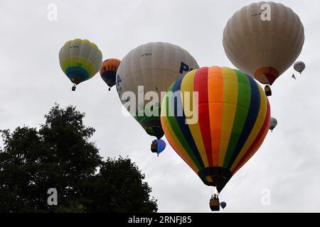 1 septembre 2023, Nove Mesto nad Metuji, République tchèque : une collection des 32 montgolfières se prépare à décoller tôt le matin dans la ville de Nove Mesto nad Metuji. Les ballonnistes de la République tchèque se rassemblent cette année pour ce qui est le plus grand événement de montgolfières '5th Balloons over Rozkos Lake' en République tchèque. (Image de crédit : © Slavek Ruta/ZUMA Press Wire) USAGE ÉDITORIAL SEULEMENT! Non destiné à UN USAGE commercial ! Banque D'Images
