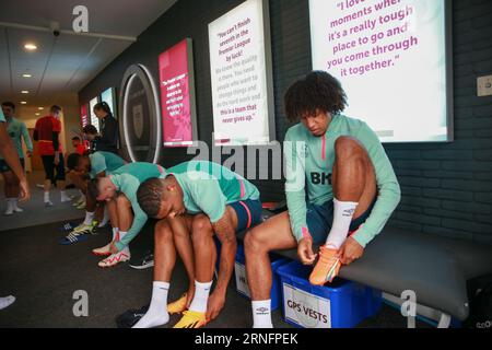 Burnley, Royaume-Uni. 31 août 2023. Burnley FC pendant leur séance d'entraînement avant le match de Tottenham Hotspur Premier League au Turf Moor 2 septembre crédit : Sharon Dobson/Alamy Live News Banque D'Images