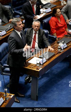 Dilma Rousseff - Amtsenthebungsverfahren à Brasilia (160831) -- BRASILIA, 31 août 2016 -- le sénateur et ancien président du Brésil Fernando Collor de Mello (à gauche) prend la parole lors de la dernière séance de destitution du Sénat de la présidente suspendue du Brésil, Dilma Rousseff, à Brasilia, capitale du Brésil, le 31 août 2016. Les sénateurs brésiliens voteront mercredi pour décider si la présidente suspendue du Brésil, Dilma Rousseff, sera destituée ou non. La destitution exige un vote des deux tiers, soit 54 des 81 sénateurs. ) (Zjy) BRÉSIL-BRASILIA-ROUSSEFF-IMPEACHMENT-VOTE LixMing PUBLICATIONxNOTxINxCHN Dilma Rousse Banque D'Images