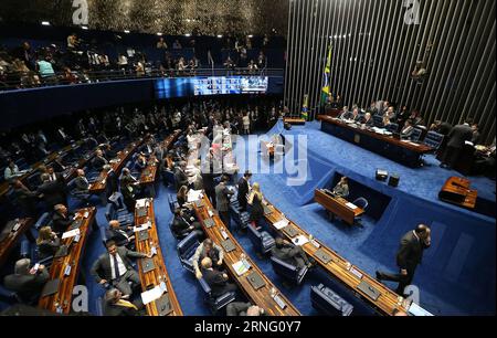 Dilma Rousseff - Amtsenthebungsverfahren à BRASILIA (160831) -- BRASILIA, 31 août 2016 -- une photo prise le 31 août 2016 montre une scène de la dernière séance de destitution du Sénat de la présidente suspendue du Brésil, Dilma Rousseff, à Brasilia, capitale du Brésil. Les sénateurs brésiliens voteront mercredi pour décider si la présidente suspendue du Brésil, Dilma Rousseff, sera destituée ou non. La destitution exige un vote des deux tiers, soit 54 des 81 sénateurs. ) (syq) BRÉSIL-BRASILIA-ROUSSEFF-IMPEACHMENT-VOTE LixMing PUBLICATIONxNOTxINxCHN despeachment Dilma Rousseff à Brasilia 160831 août 31 201 Banque D'Images